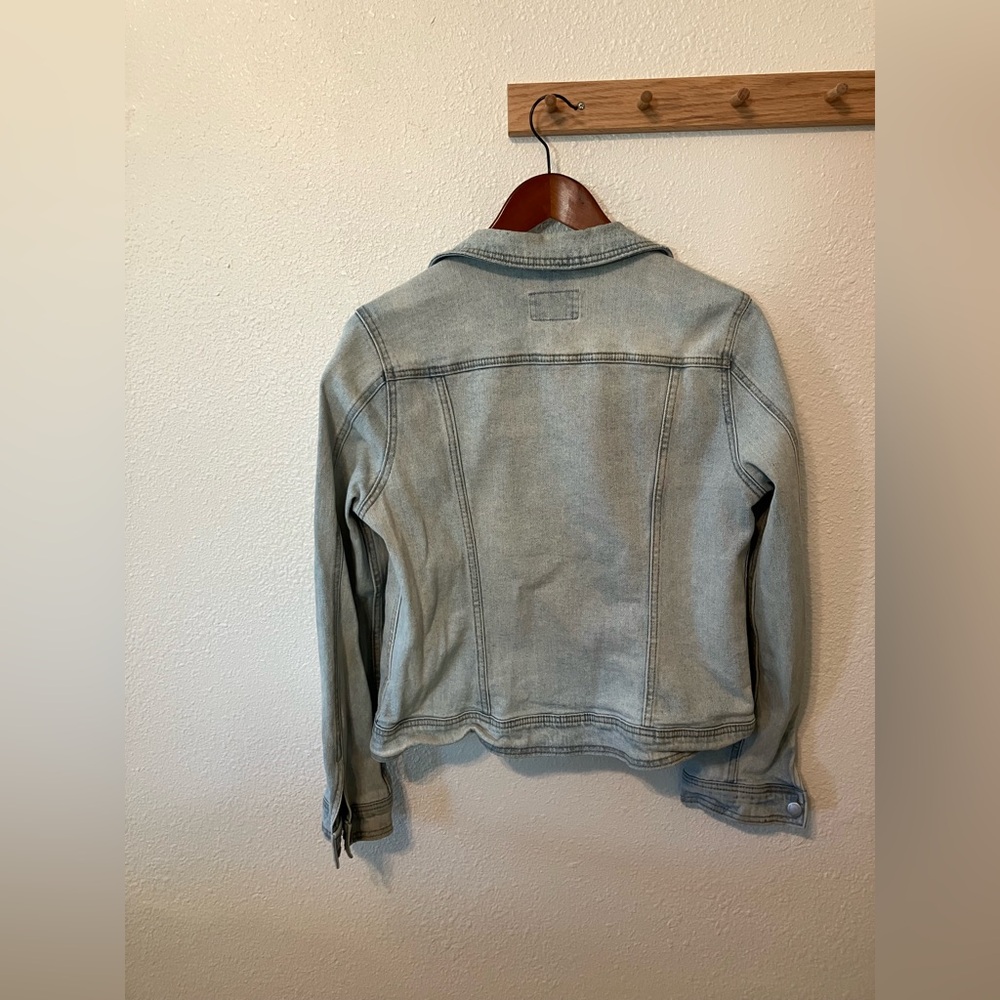 Universal Thread Faded Blue Jean Jacket - Picture 5 of 5